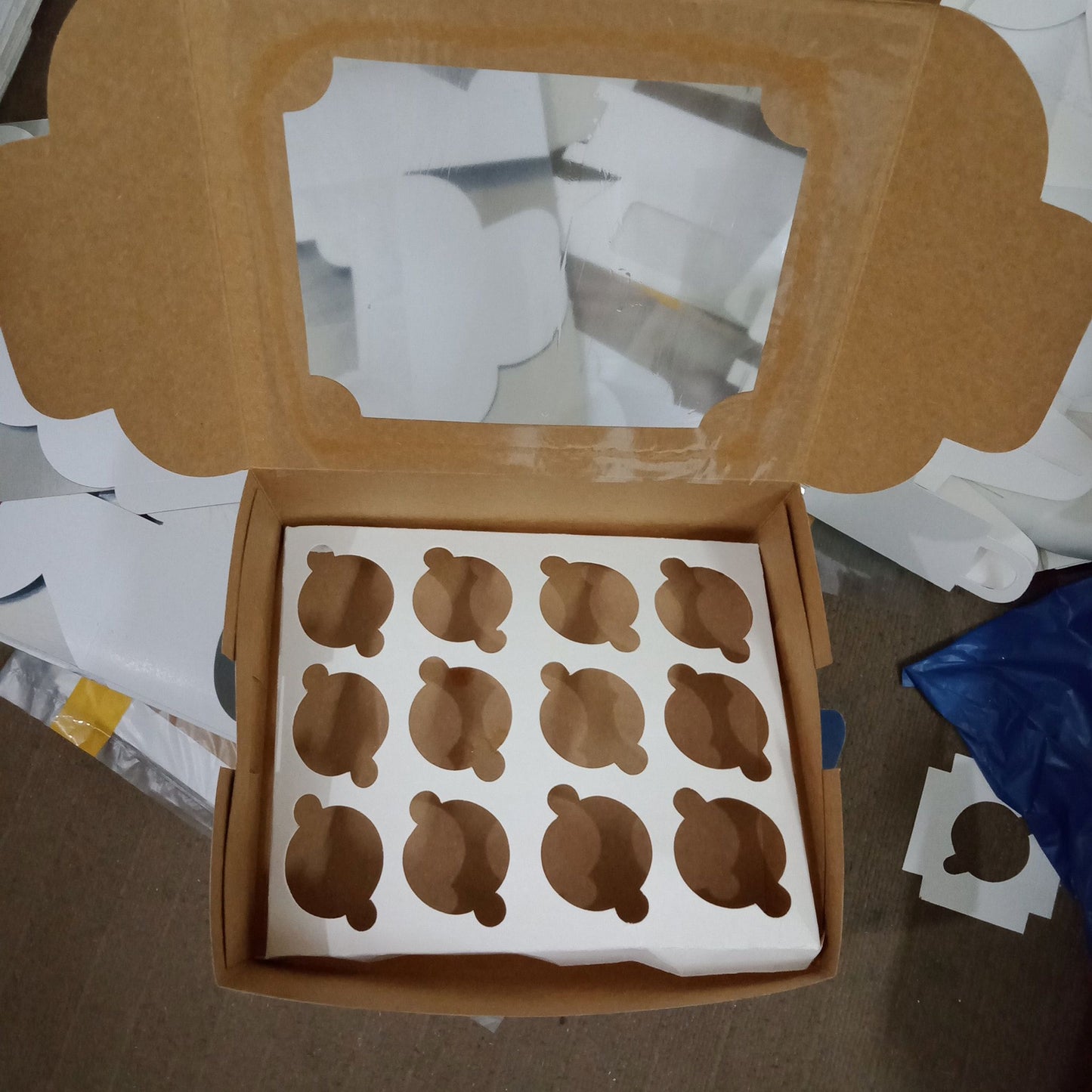 12 Cupcake Box